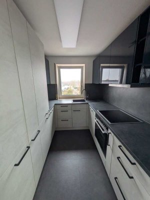 Schöne, helle 3-Zimmerwohnung im 2. Stock mit Balkon und Tiefgaragenstellplatz in Heilbronn-Horkheim