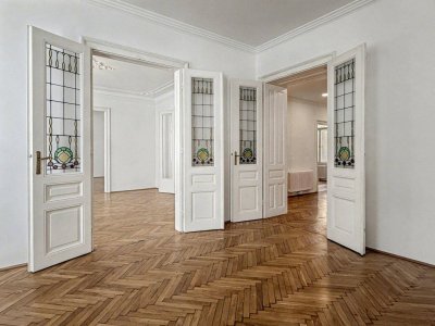 5-Zimmer 150m2 Wohnung im villenhaften Altbau