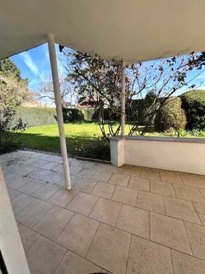 Charmante 2-Zimmer-Wohnung im Erdgeschoss/Souterrain mit großer Terrasse und Blick ins Grüne!