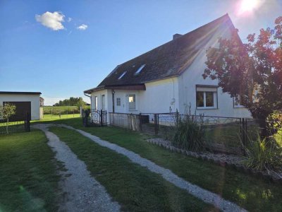Großes Einfamilienhaus auf schönem Grundstück - freier Blick in die Natur