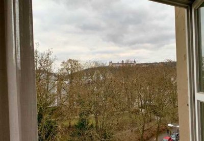 Wunderschöne, renovierte 2-Zimmer-Altbauwohnung mit Festungsblick in Laufnähe zum Bahnhof/Innenstadt