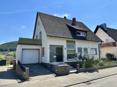 Einfamilienhaus Ortsmitte Hauenstein mit 4 Schlafzimmern, 2 Garagen und Garten