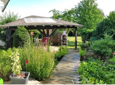 Gartenparadies 1 Minute vom Echtzer See: Liebevoll im Landhaus-Stil modernisierte Doppelhaushälfte!