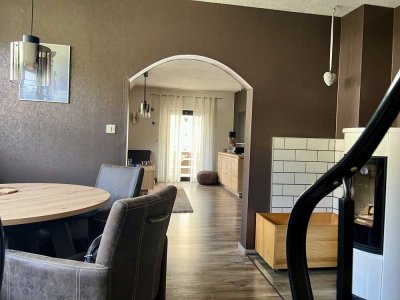 Sanierte, wunderschöne und gemütliche Maisonettewohnung + Einliegerwohnung in Hanglage mit Fernblick