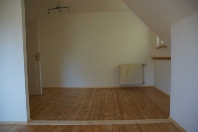 Ruhige, helle, gemütliche 2,5 Zi-Whg mit Mansardenraum und großer Terrasse, Diessen