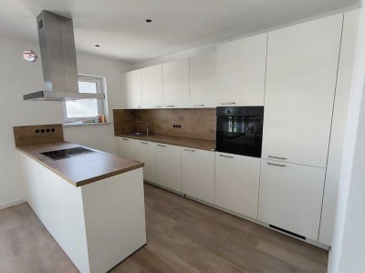 Erstbezug nach Kernsanierung mit EBK und großem Balkon: helle 3-Zimmer-Wohnung in Weiler