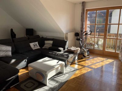 Schöne, helle 3-Zimmer-DG-Wohnung mit Balkon und EBK, zentral in Schwabhausen