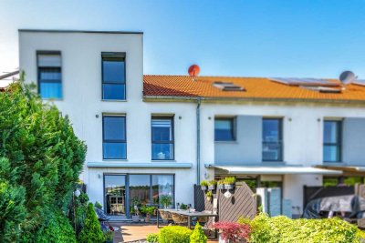 Maintal-Hochstadt: Neuwertiges, top gepflegtes Reihenhaus mit tollem Grundriss in beliebter Lage