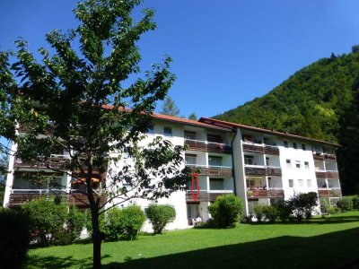 Kochel am See, 1 Zimmer EG Apartment mit EBK, kleiner Terrasse, ruhig gelegen am Waldrand