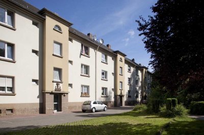 2-Zimmer plus Wohnküche in Düsseldorf-Lierenfeld - mit neuen Böden