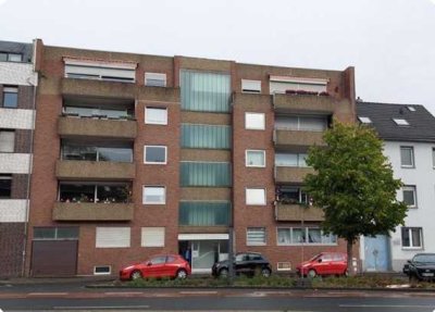 Geschmackvolle, helle 4-Zimmer-Wohnung mit gehobener Ausstattung und mit zwei Balkone