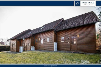 Zum Verkauf stehen vier charmante Ferienhäuser in ökologischer Holzbauweise