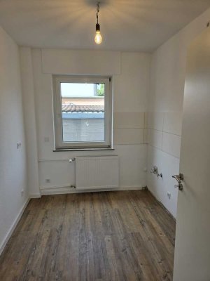 Kernsanierte  3-Zimmer-Wohnung in Frankfurt Nieder-Eschbach *Erstbezug*