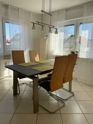 Große, helle Wohnung mit Garten und Garage