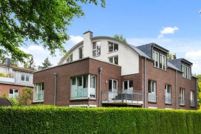 Großzügige Penthouse-Maisonette mit zwei Balkonen in Hamburg-Volksdorf