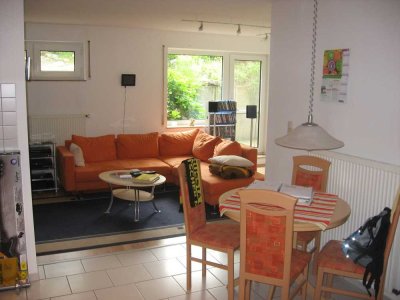 Vollständig renovierte 2,5-Zi.-Nichtraucherwohnung mit EBK