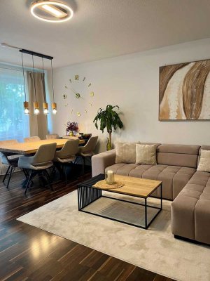Große 2-Zimmer Wohnung mit Kamin, Einbauküche & Stellplätze - Augsburg Kriegshaber nahe Klinikum
