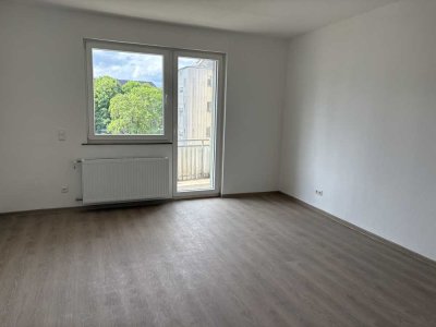 Provisionsfrei, helle renovierte Wohnung mit neuem Bad