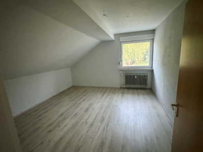 Dachgeschosswohnung mit drei Zimmern in Pfinztal-Berghausen