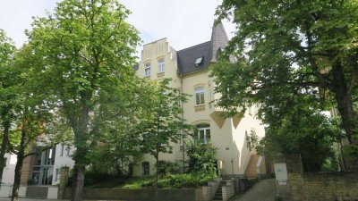 Schöne 1 Zi-Wohnung mit off. Küche, Laminat und Duschbad in Kröllwitz!