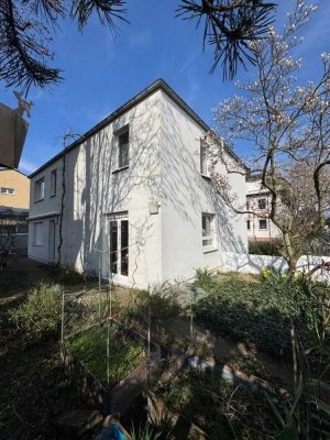 Großzügiges Haus mit Garten und Einbauküche in zentraler Lage  zu vermieten