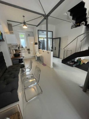 Stilvolles Reihenhaus im Loftcharakter mit Stellplatz in guter Lage!