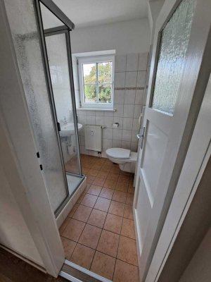 Attraktive, helle 2-Raum-Wohnung in ruhigem Zweiparteienhaus