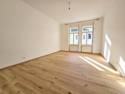 * * * LICHTDURCHFLUTETE ALTBAUWOHNUNG NÄCHST BAUERNMARKT AM LENDPLATZ... BALKON MIT SCHLOSSBERGBLICK * * *