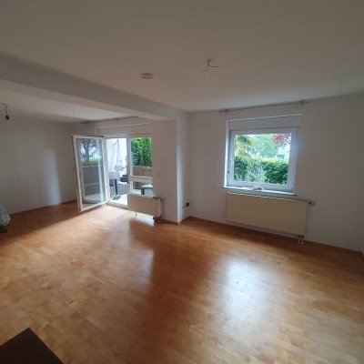 renovierte 3,5-Zimmer-Wohnung mit EBK, Balkon  und Gartenmitbenutzung  in Stuttgart UT