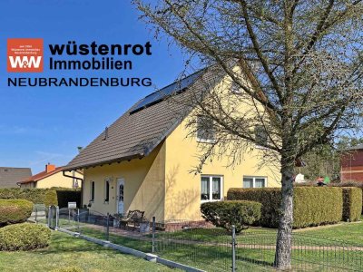 EINFAMILIENHAUS MIT NEUER HEIZUNG  + SOLARTHERMIE + EINBAUKÜCHE +  ZWEI BÄDER + DOPPEL-CARPORTANLAGE