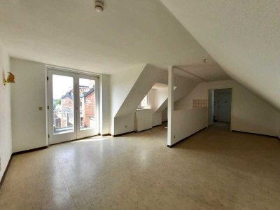 Für Senioren mit WBS! Charmante 2-Zimmerwohnung im Dachgeschoss mit besonderem Flair