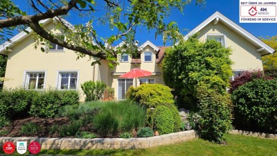 Stilvolles Familienhaus mit 8 Zimmer, Kamin, Weinkeller &amp; Gartenidylle mit 3 Terrassen und beeindruckendem Designergarten ✨