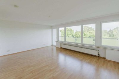 Helle 1,5-Zimmer Wohnung mit Balkon, Schwimmbad und Sauna