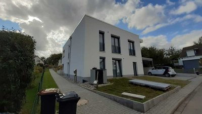 Exklusive, neuwertige 3,5-Raum-EG-Wohnung mit gehobener Innenausstattung mit Balkon in Kassel