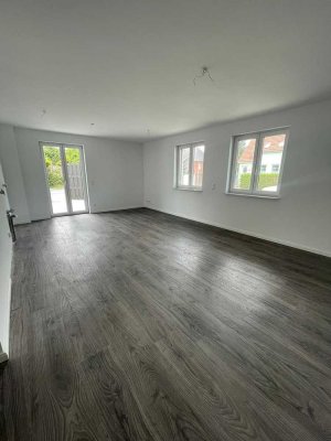Hochwertige seniorengerechte 4-Raum-Wohnung mit Vollbad, Gäste-WC, Kaminzug, 2 x Terrasse, HWR