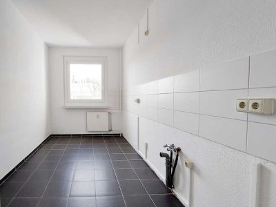 Frischrenoviert mit Tageslichtbad *Badewanne + Dusche*