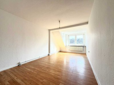 Dachgeschosswohnung mit Balkon!