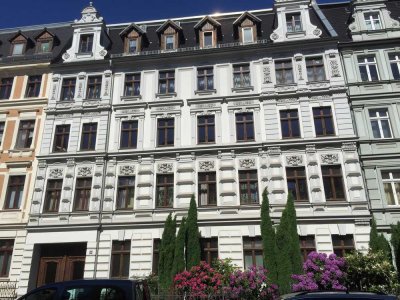 Ruhige 2-Zimmerwohnung im Erdgeschoss mit großem Balkon in der Augustastraße