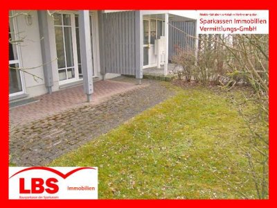 "ATTRAKTIVE"  2-ZIMMER ERDGESCHOSSWOHNUNG MIT TERRASSE UND EINBAUKÜCHE IN AMBERG, NÄHE JVA