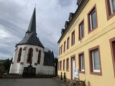 Sehr schöne Altbauwohnung in einem Pfarrhaus