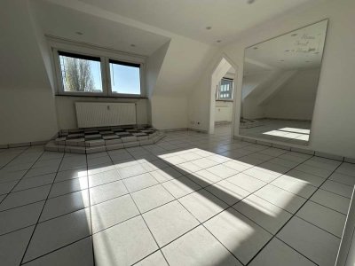 2 Zimmer im Dachgeschoss – charmant & zentral gelegen