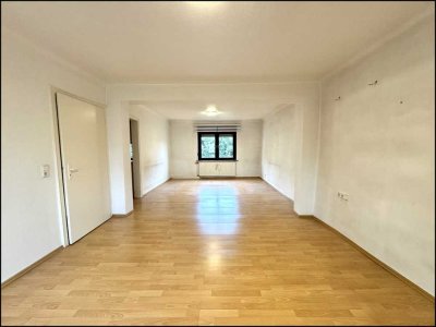 Zweifamilienhaus mit viel Platz und Entwicklungspotenzial in Wadgassen-Hostenbach