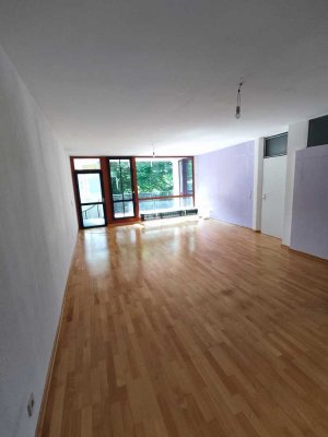 Großzügige ruhige 4-Raum-Wohnung mit Balkon, Terrasse und Loggia in Aachen-West