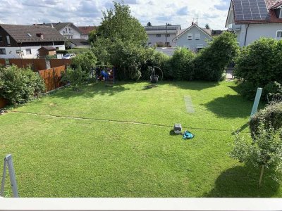 Helle 4-Zimmer-Wohnung mit Balkon und Gartenanteil in Harthausen/Grasbrunn.