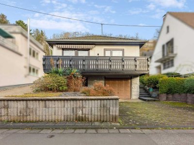 Freistehendes Einfamilienhaus mit Garage, Terrasse und Balkon mit Rheinblick in Leubsdorf