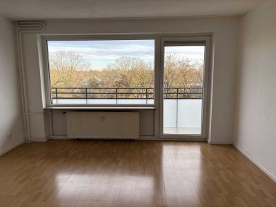 Helle 1-Zimmer-Wohnung mit sonnigem Westbalkon, Weitblick in ruhiger Lage von Halstenbek