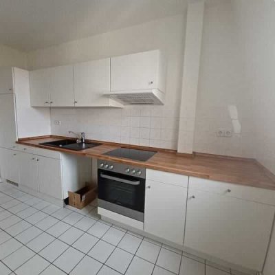 +++ Helle 2-Raumwohnung mit EBK direkt in der Neustadt +++