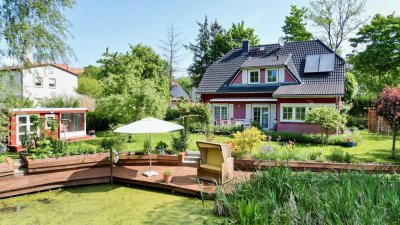 Rückzugsort mit Blick ins Grüne – hochwertiges Haus mit vielen Extras!