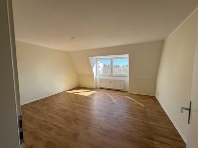Wohnen mit Charakter: Zwei-Zimmer-Wohnung in der Huttenstraße