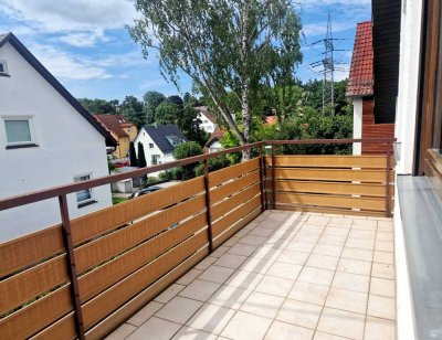 Großzügige DG-Wohnung mit Balkon + Garage